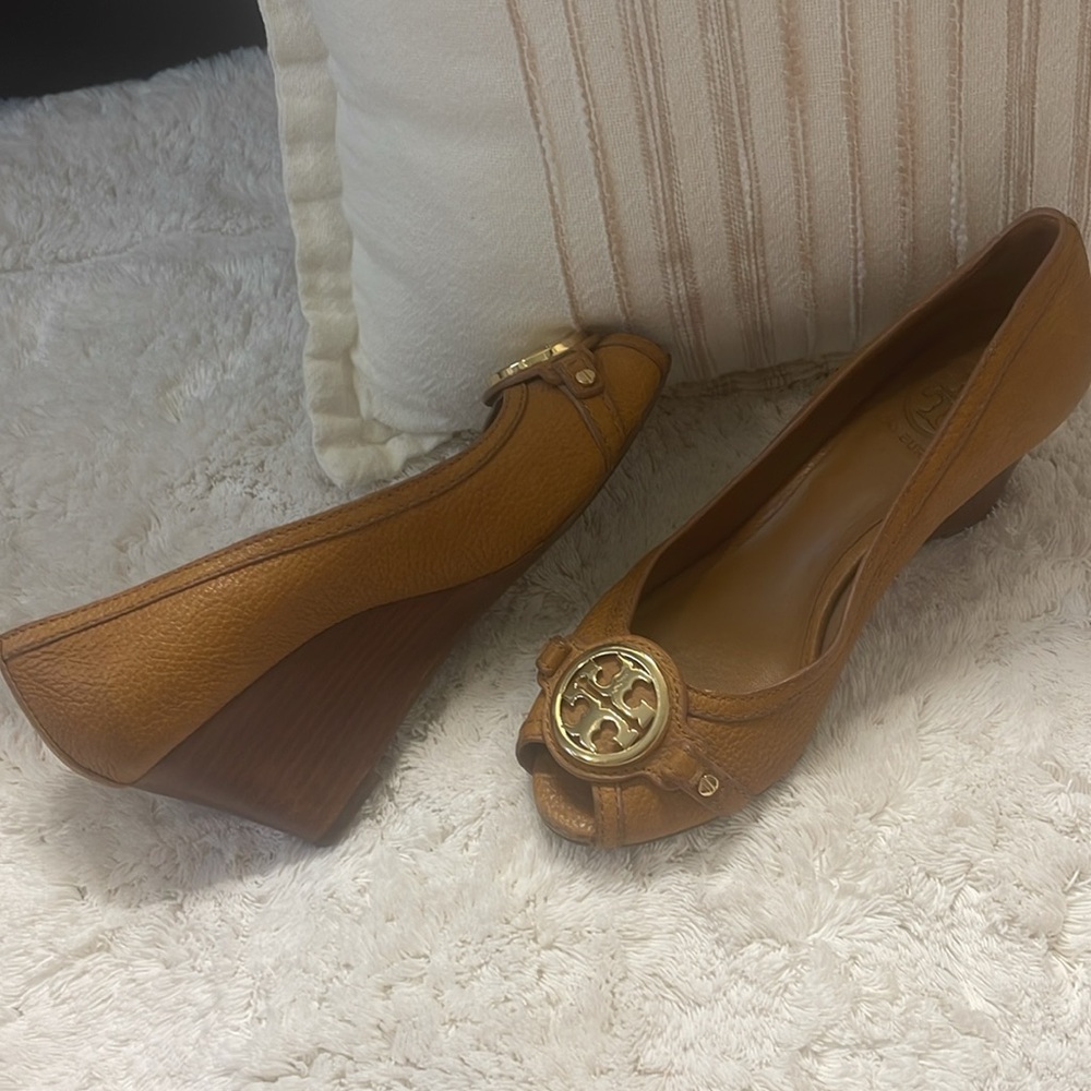 Tory Burch women’s shoes, used but in great condition, only used twice - Picture 3 of 3